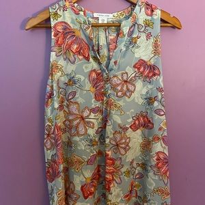 Flower pattern short sleeve blouse size medium